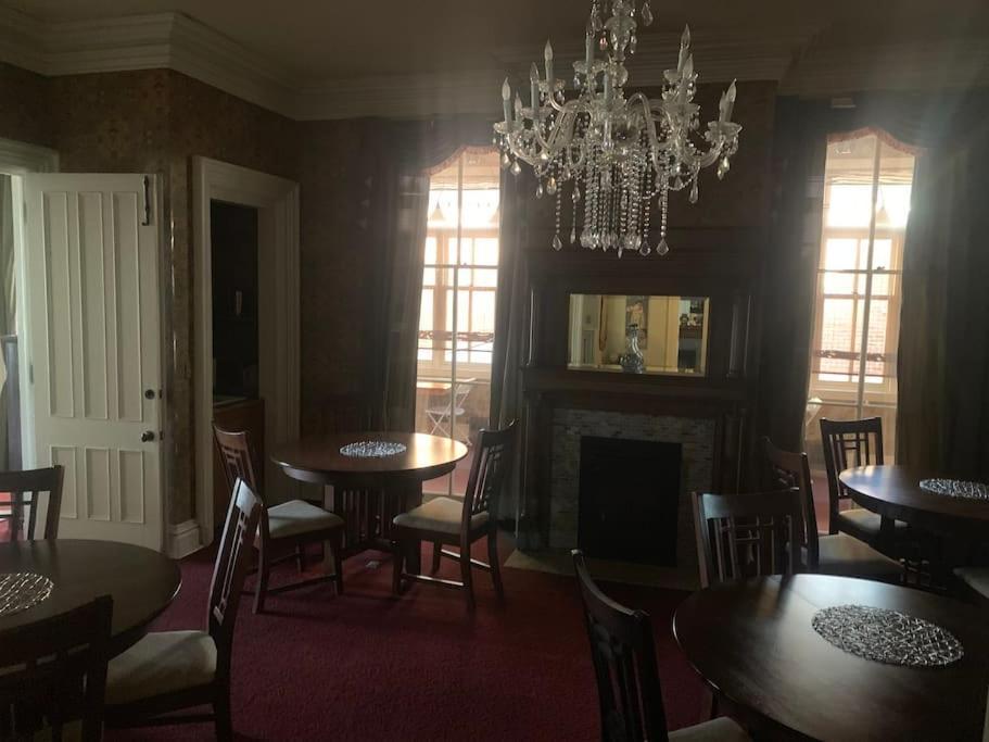 Merry Mansion East Dubuque المظهر الخارجي الصورة