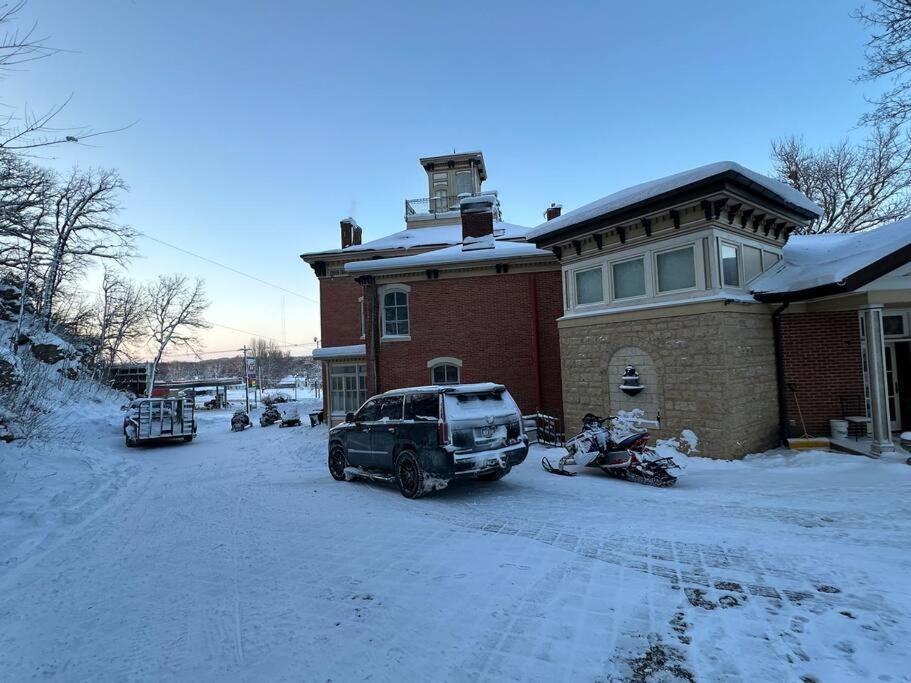 Merry Mansion East Dubuque المظهر الخارجي الصورة