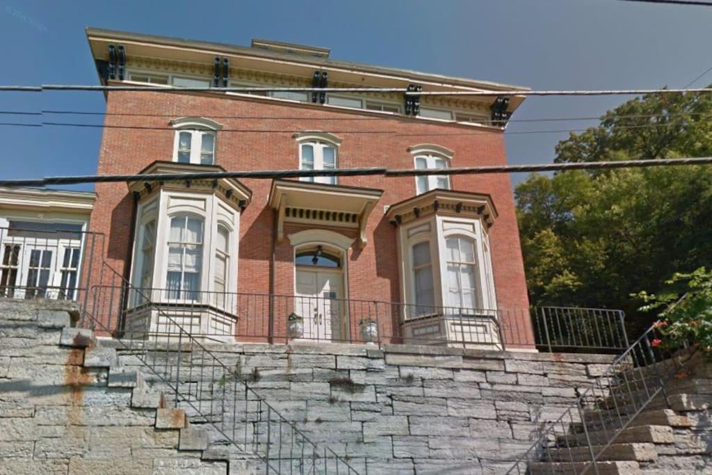 Merry Mansion East Dubuque المظهر الخارجي الصورة