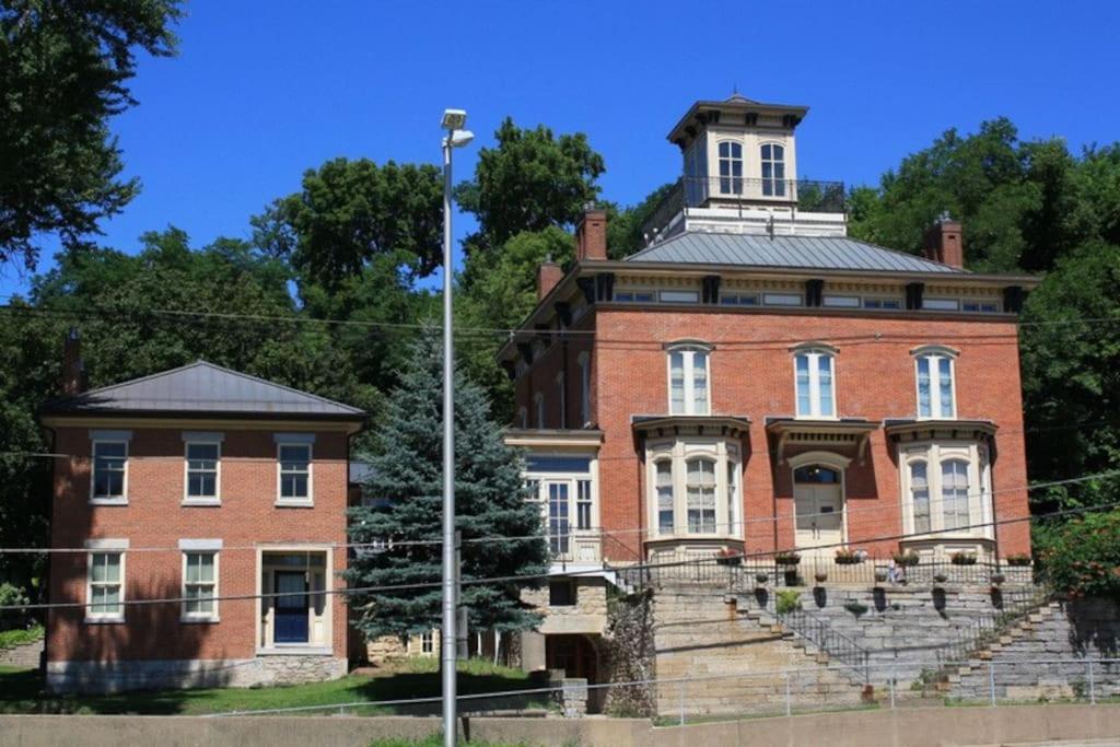 Merry Mansion East Dubuque المظهر الخارجي الصورة