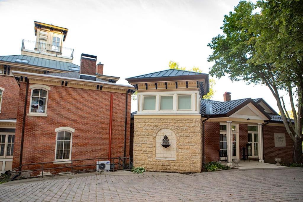 Merry Mansion East Dubuque المظهر الخارجي الصورة