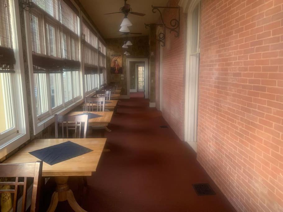 Merry Mansion East Dubuque المظهر الخارجي الصورة