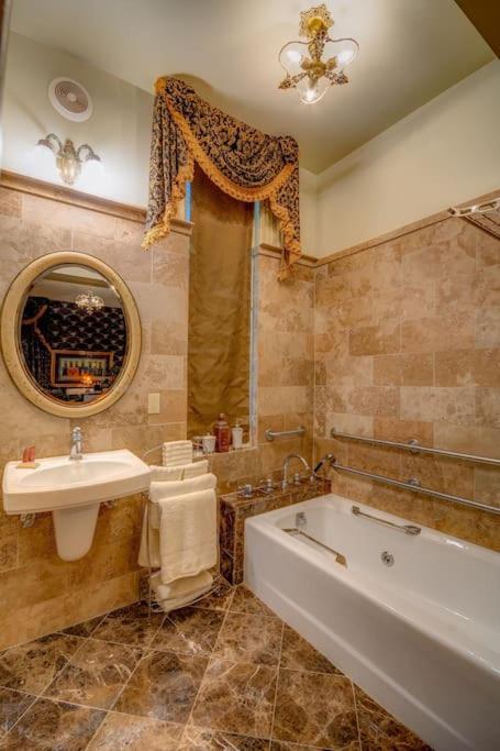 Merry Mansion East Dubuque المظهر الخارجي الصورة