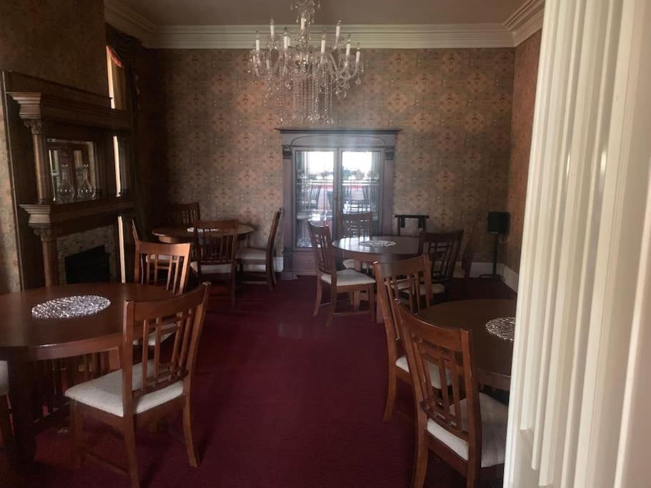 Merry Mansion East Dubuque المظهر الخارجي الصورة
