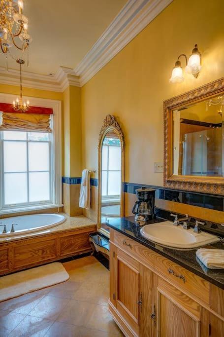 Merry Mansion East Dubuque المظهر الخارجي الصورة