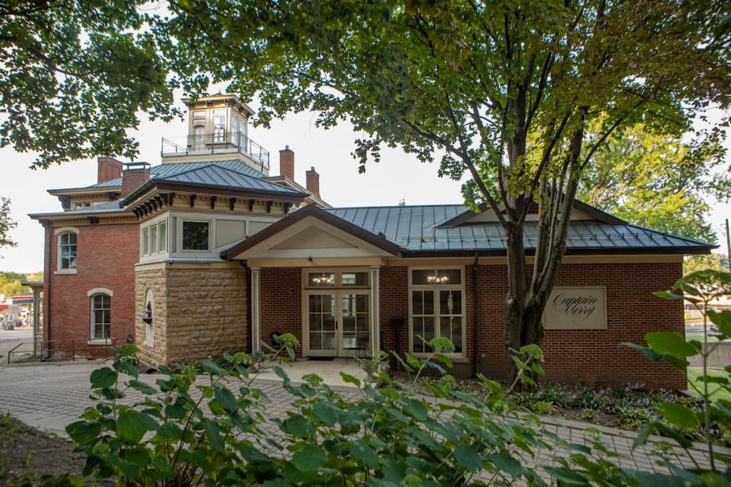 Merry Mansion East Dubuque المظهر الخارجي الصورة